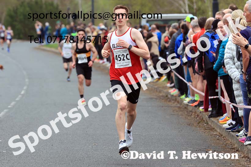 Senior mens relay, 2025 Elswick Harriers Good Friday Road Relays, Newburn, Newcastle upon Tyne. Photo: David T. Hewitson/Sports for All Pics